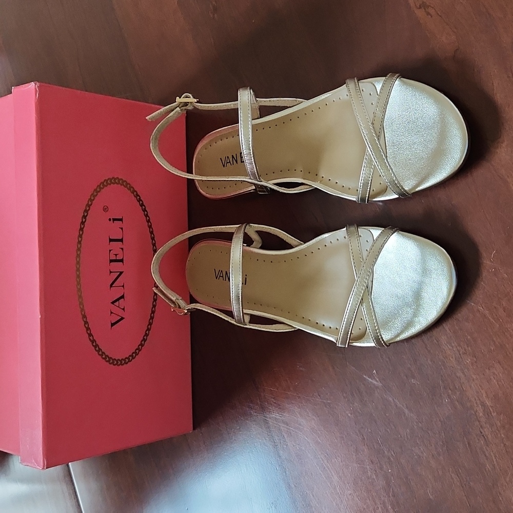 Vaneli Erlene Metallic Strap Sandal 8.5M